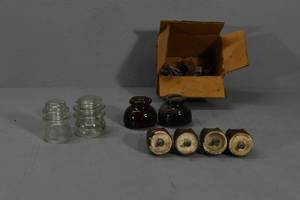 lot 40 image: 8 Small Insulaters