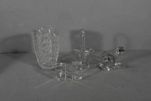 lot 54 image: Etched glass vase, weights, Basket