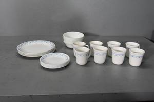 lot 9 image: Blue print Corelle set of 8