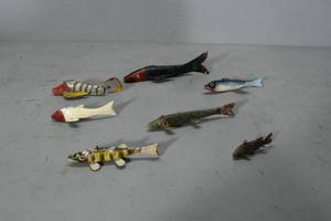 lot 21 image: 7 Spear decoys