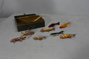 lot 20 image: 8 smaller spear decoys in metal box