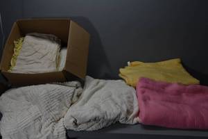 lot 25 image: Blankets