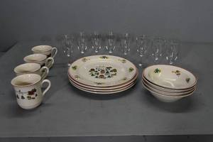 lot 37 image: 8 stemware, 4 Christmas plate set