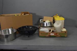 lot 66 image: Kitchenware collection