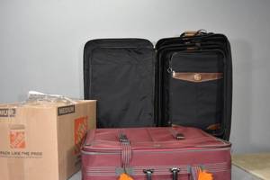 lot 70 image: Bedding & Luggage