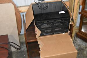 lot 76 image: Stereostand