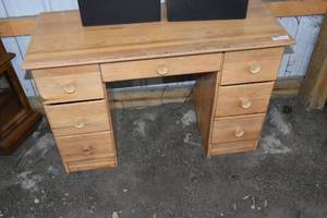lot 79 image: 7 Drawer student desk