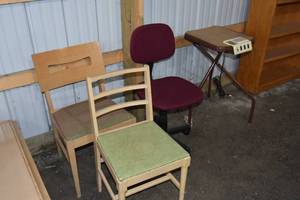 lot 83 image: 3 ChairsProjector table