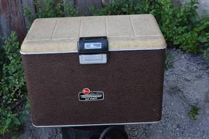 lot 85 image: Thunderbird Metal cooler by Poloron