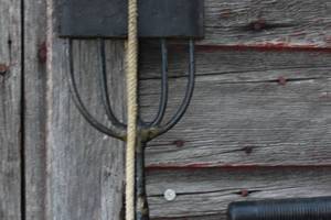 lot 91 image: 5 tine Homemade spear