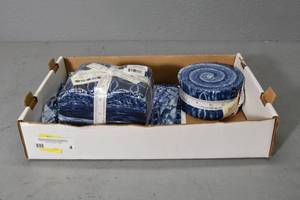 lot 4 image: Moda brand fabric, 20 fat qtrs