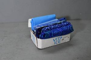 lot 19 image: Yardage Blue pieces