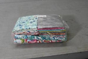 lot 31 image: Floral Package 20 fat qtrs