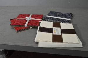 lot 43 image: Kona Layer cakes, 10 square