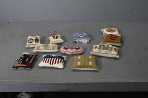 lot 63 image: Small decorater pillows
