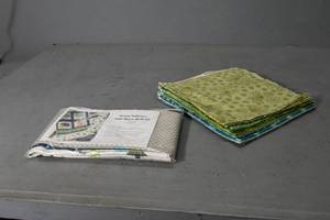 lot 83 image: 12) 12 yrd cats & quilt kit