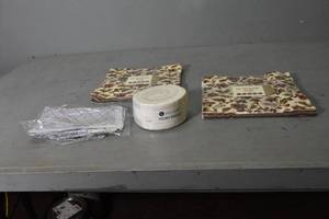 lot 99 image: 2) Layer cakes, Cream Jelly Roll