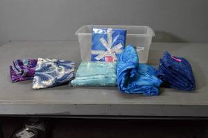 lot 115 image: Blue Floral Yardage