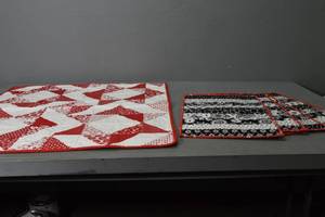 lot 146 image: 4) Placemats 31 x 31