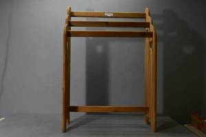 lot 156 image: Wooden Heart Quilt Rack