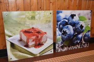 lot 27 image: Blueberries & Cheese Cake 36 x 36