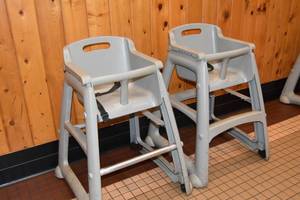 lot 30 image: 2 Rubbermaid roller highchairs