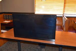 lot 78 image: Samsung 40 Flat Screen TV Aug 2016