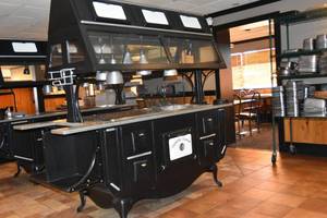 lot 116 image: Country Charm Hot Buffet 53 x 20
