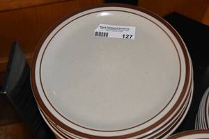 lot 127 image: 20 Dinner plates 9.5