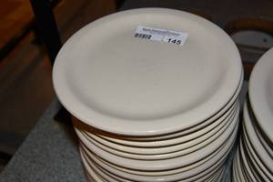 lot 145 image: 20 Dinner plates 8.25