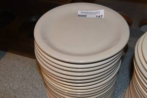 lot 147 image: 20 Dinner plates 8.25