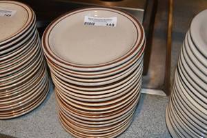 lot 148 image: 20 Lunchen plates 7.25