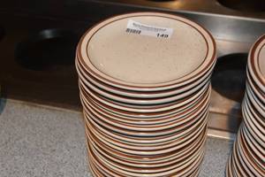 lot 149 image: 20 Lunchen plates 7.25