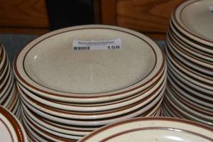 lot 159 image: 20 Dinner plates 7