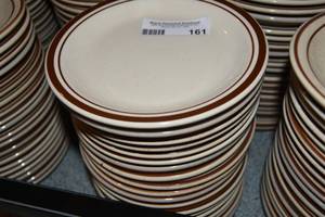 lot 161 image: 20 Dinner plates 7