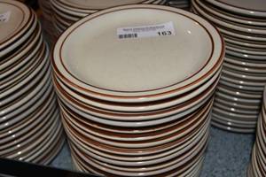lot 163 image: 20 Dinner plates 7