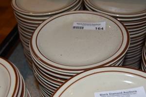 lot 164 image: 20 Dinner plates 7