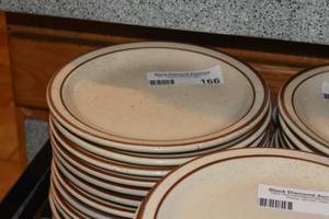 lot 166 image: 20 Dinner plates 7