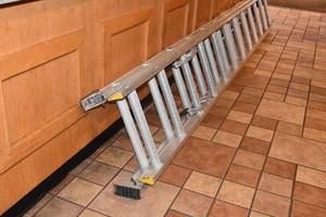 lot 168 image: Werner 24 extension ladder 225# cap