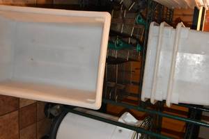 lot 180 image: 4) 12.5 gal trays