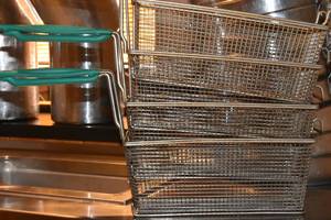 lot 181 image: 4) Deep fat fryer baskets