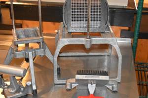 lot 185 image: 2 Dicers