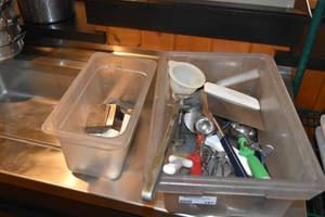 lot 187 image: Tray of spatulas & assorted  items