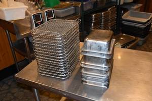 lot 202 image: 16) Cooling racks, 9 SS Inserts