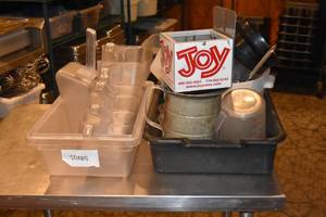 lot 210 image: 2 Tubs assorted kitchenware, 7 Ice scoops