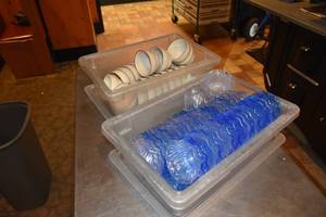 lot 222 image: Tub of soup bowls, ice cream bowls, lids
