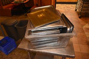 lot 225 image: Many assorted size metal lids