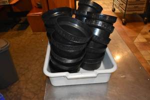 lot 247 image: Tub of 20 black salad bar inserts Carlisle