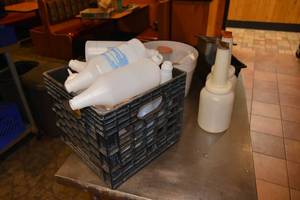 lot 258 image: Plastic bottles, shakers, kitchenware