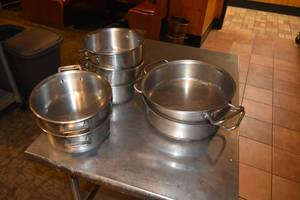 lot 259 image: 7) Assorted NSP pots